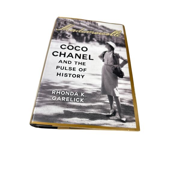 Coco Chanel and the Pulse of History Book Fashion Glamour Vogue Girly - Picture 1 of 5